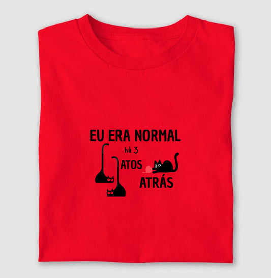 Camiseta Eu Era Normal Há 3 Gatos Atrás – Algodão Conforto